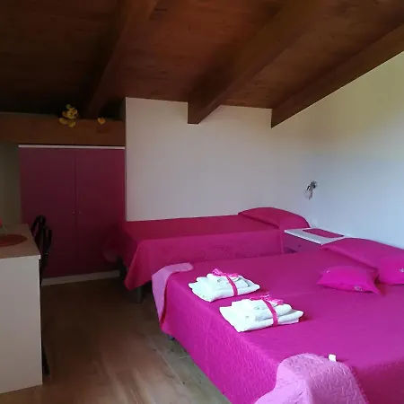 לינה וארוחת בוקר Da Rosa אגרופולי